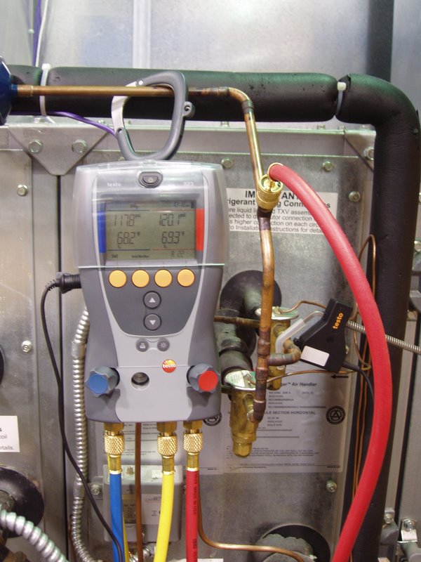 Testo 523 with hose holder